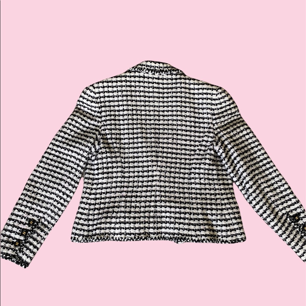 Chanel Spring 1997 Classic Black and White Tweed Blazer Authentic Size Medium - Picture 2 of 8
